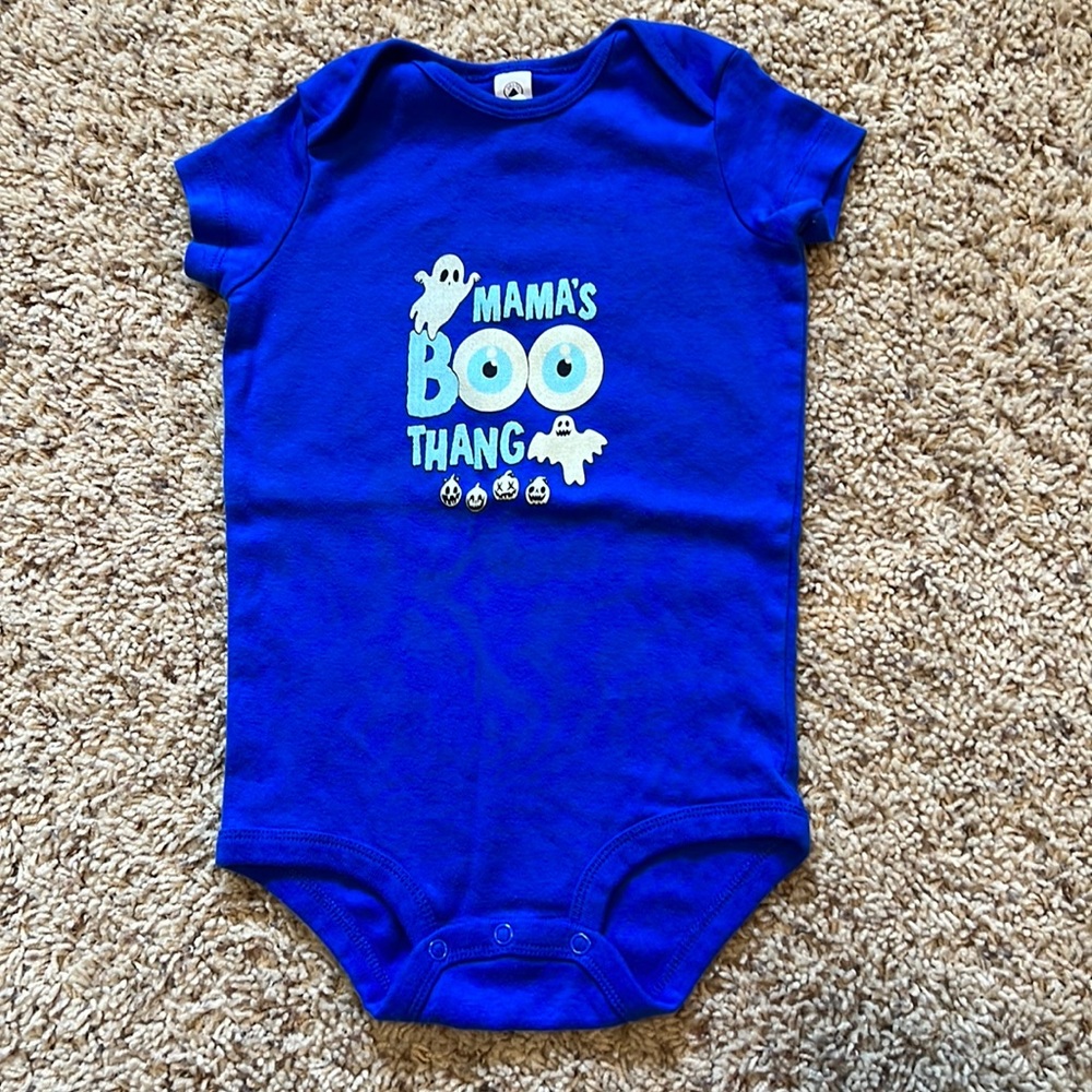 BNWOT super soft infant “Mama’s Boo Thang” graphic Halloween onesie - size 24M